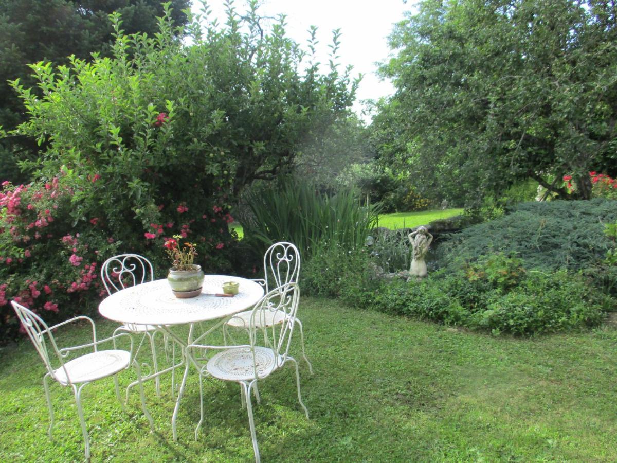 Alain Et Flo Bed & Breakfast Charancieu Bagian luar foto